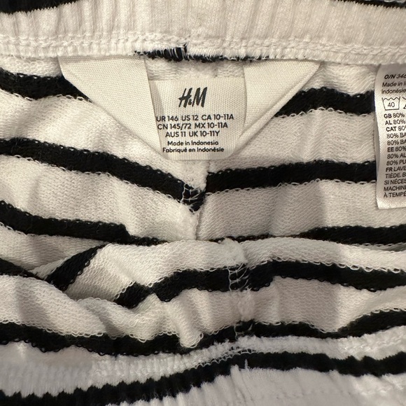 Bundle Girls Size 11/12 shorts and top sets- perfect for park wear Disney H&M - Picture 3 of 10